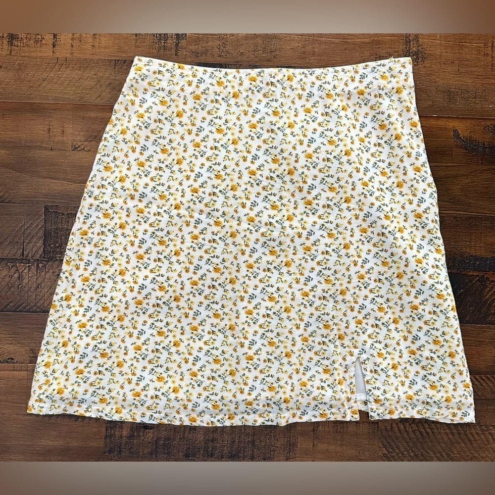 Hollister Ditsy Yellow Flower Skirt Size XS Lined With Small Slit‎